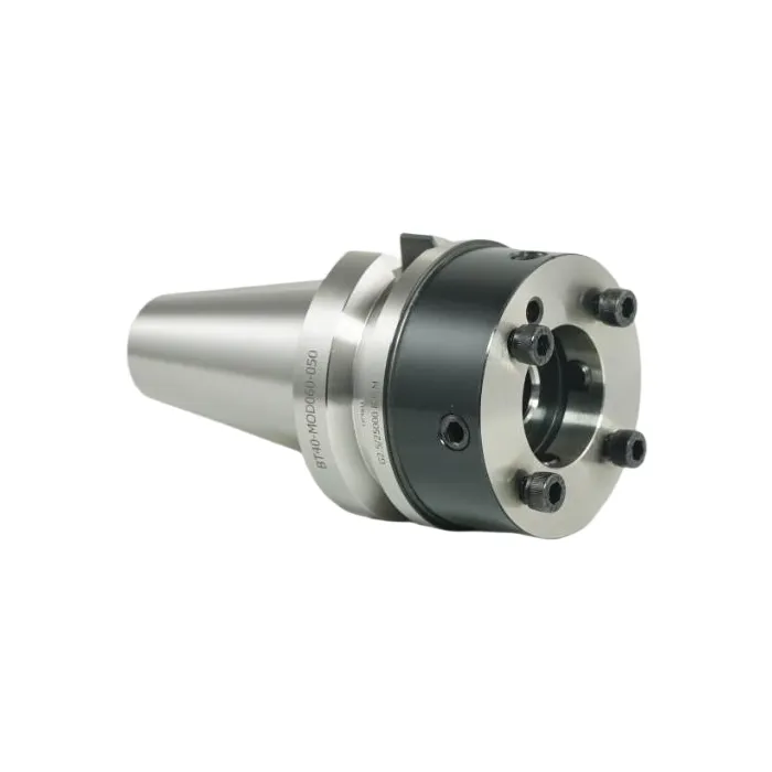Adapter kołnierzowy z regulacją bicia